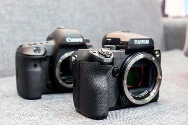 Ngoài độ phân giải 51,4MP, các thông số kỹ thuật khác của Fujifilm GFX 50S vẫn chưa được công bố.