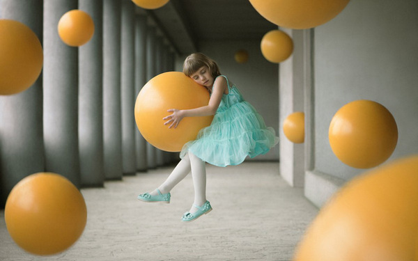6. Tác phẩm: Far From Gravity. Nhiếp ảnh gia: Alex Andriesi (Romania). Hạng: Mở rộng. Thể loại: Tăng cường