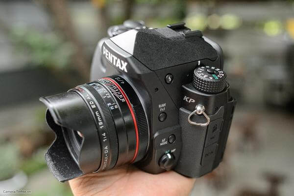 Máy ảnh Pentax KP mới nhất, ISO cao, nhỏ gọn, thiết kế đẹp 81 may anh pentax kp moi nhat iso cao nho gon thiet ke dep 38 1