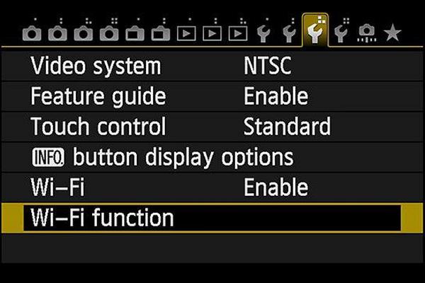 Máy ảnh được trang bị tính năng Wi-Fi nếu "Wi-Fi function" được liệt kê trong trình đơn*.