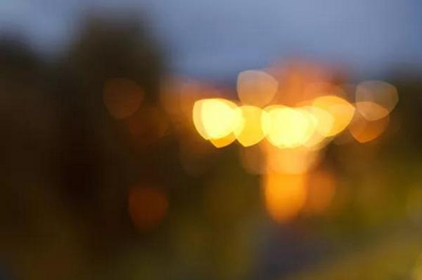 Dạng bokeh tại f/2 (Distagon HFT 35mm f/1.4)