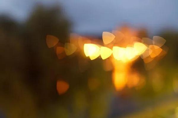Dạng bokeh tại f/2.8 (Distagon HFT 35mm f/1.4)