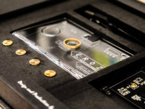 chiec may anh sieu nho gon trong suot va co tu rap mot cach de dang