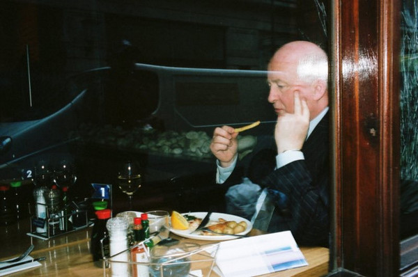 Những lý do nhiếp ảnh phim tốt hơn kĩ thuật số 7 Nhiếp ảnh phim giúp người chụp sống chậm lại.