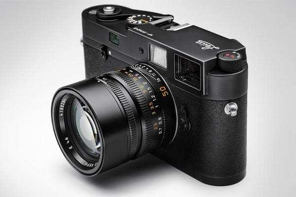 Chiếc máy Leica MP chụp phim tác giả đang sử dụng.