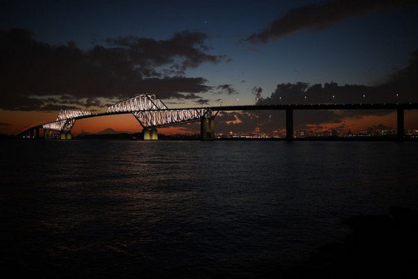 1/8s, f/1.4. © Yoshitsugu Enomoto