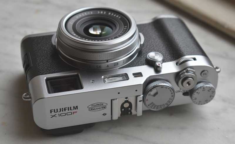 Máy ảnh Fujifilm X100F vẫn trung thành với thiết kế hoài cổ nhưng nâng cấp nhiều điểm đáng chú ý giúp việc thao tác nhanh và thuận tiện hơn.