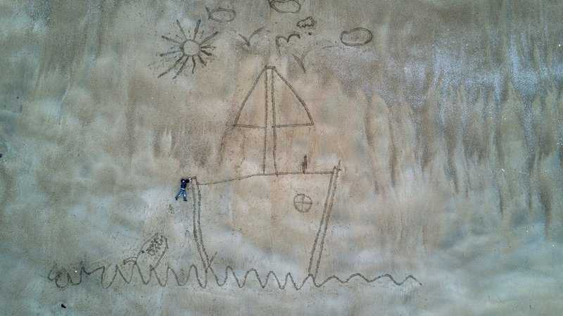 Bức tranh trên cát thể hiện sức sáng tạo vô cùng ấn tượng. Tác giả rga