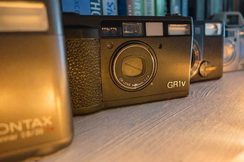 Những máy ảnh phim nổi tiếng 25 Ricoh GR-1 gọn nhẹ.