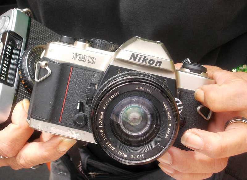 Nikon FM10 là máy phim vẫn còn sản xuất.