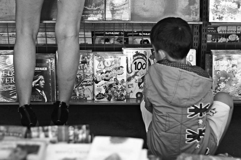 EOS 100D; EF50mm f/1.8 STM; 50mm; f/2; 1/50 sec; ISO 200 (Can’t Find My Book)