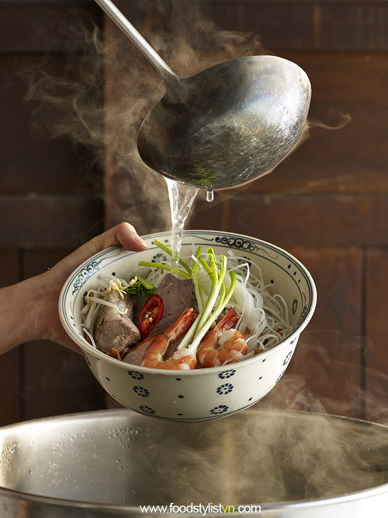 Phông nền đơn giản, mộc mạc làm nổi bật món ăn mà Food stylist muốn giới thiệu