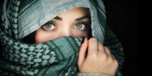 7 buoc khien cho doi mat cua nguoi mau tro nen quyen ru 1