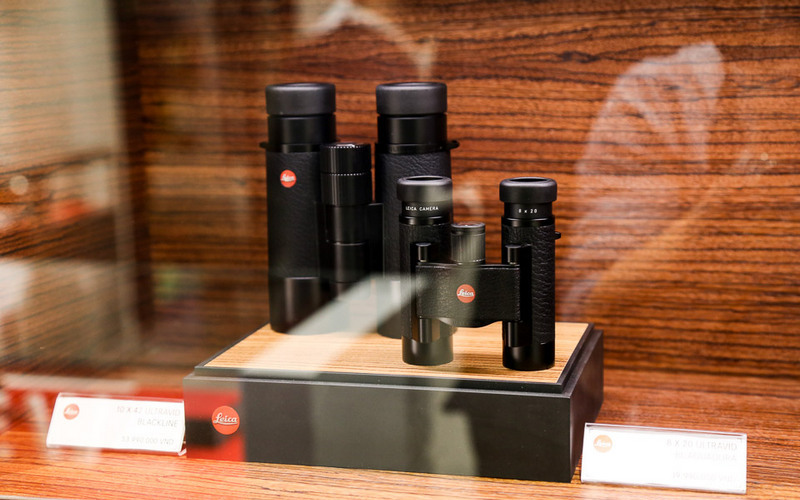 Ngoài các sản phẩm nhiếp ảnh, Leica còn sản xuất ống nhòm.