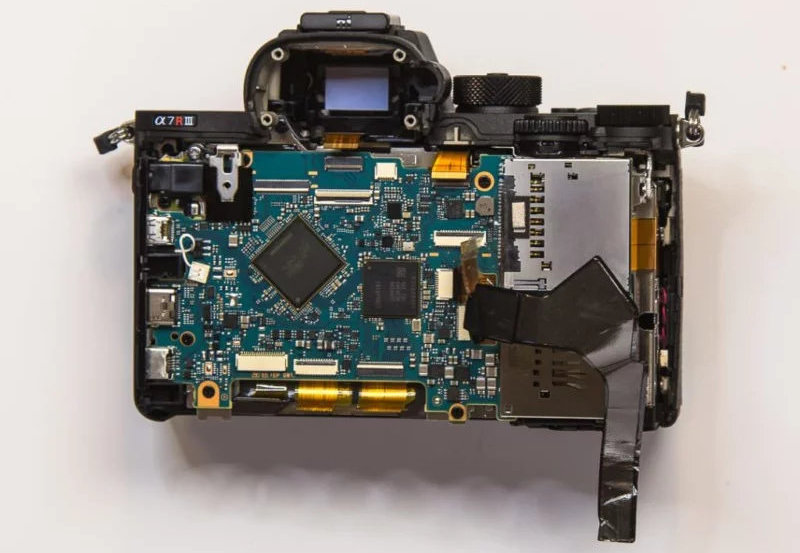 mo tung chiec sony a7r iii 10 1