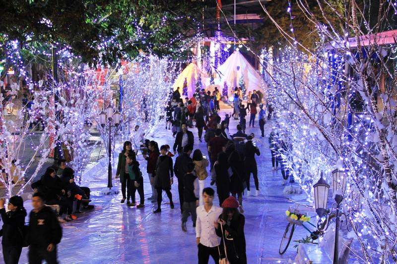 Đặc biệt, nơi đây còn đầu tư trang trí rất đẹp mắt ở cả Công viên Nước và Công viên Mặt trời.