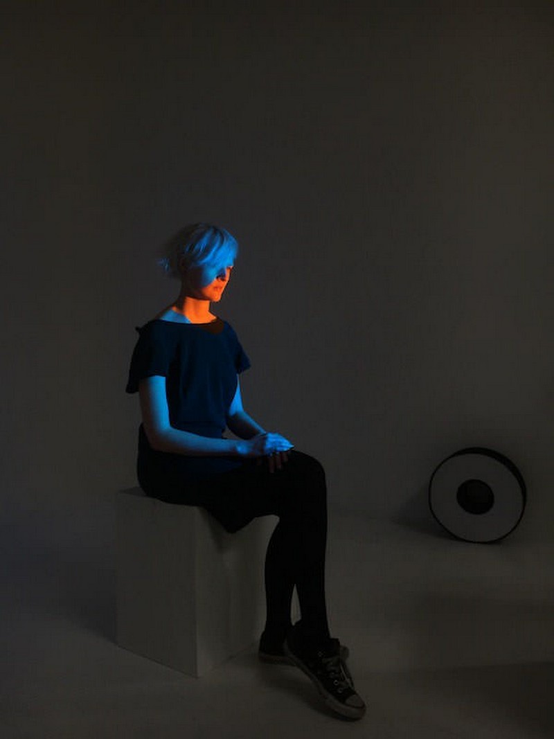 Lấy góc chụp toàn thể người mẫu.