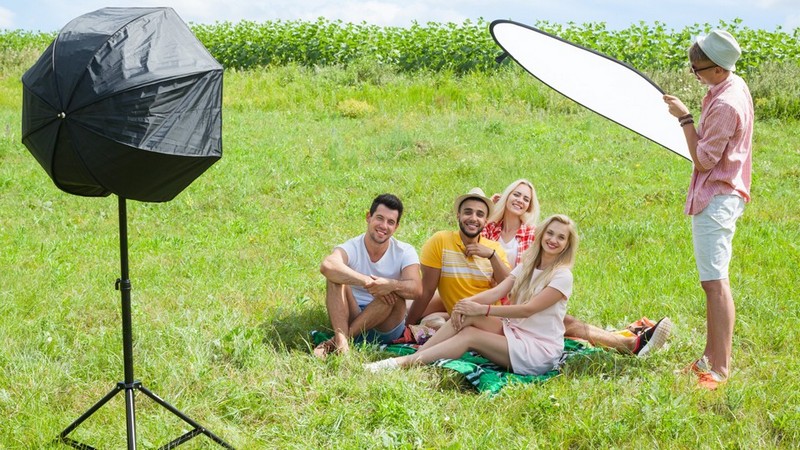 Một công dụng khác của tấm hắt sáng đó là tạo bóng râm khi chụp.