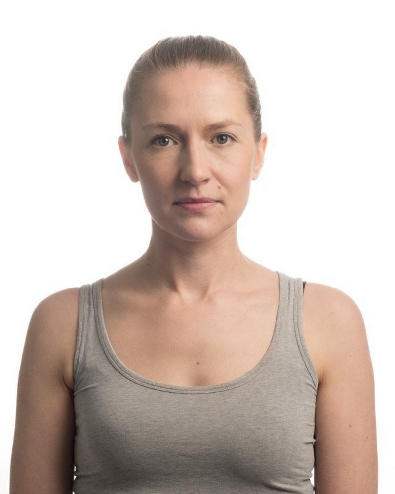 Nền bức ảnh quá sáng.