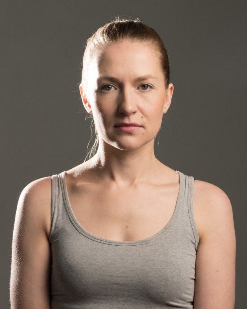 Nguồn sáng phụ sau quá mạnh.