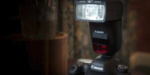 den flash tu xoay tim huong chup tot nhat cua canon 2