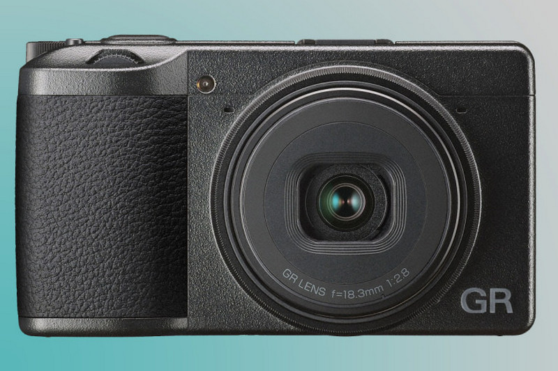 Ricoh GR III sẽ chính thức kế nhiệm người đàn anh GR II bắt đầu từ đầu năm 2019.