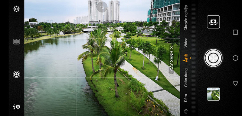 Ảnh nhiều cây xanh P20 Pro tự nhận diện và bật chế độ Greenery (cây xanh). Những thiết đặt này có thể tắt ngay trong quá trình chụp nếu người dùng không thích thiết đặt sẵn của Huawei.