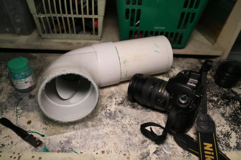 Anh dán tất cả bằng keo epoxy, nhựa silicon hoặc xi-măng PVC dành cho các chi tiết bên ngoài.