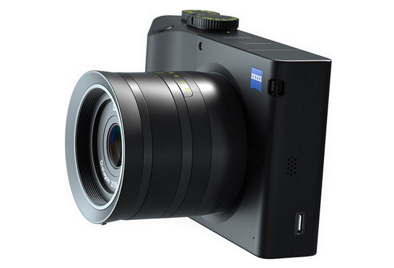 Thiết kế mặt trước của máy ảnh là ống kính Zeiss Distagon 35mm f/2T* tự động lấy nét hoàn toàn mới. Đây là compact camera full-frame đầu tiên của Zeiss có chứa 8 phần tử trong 5 nhóm. Khoảng cách lấy nét tối thiểu là 11,8 inch (30 cm).