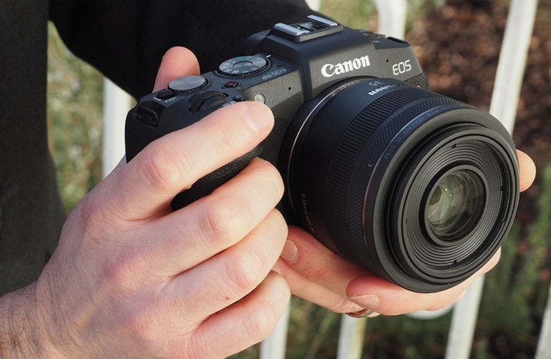 Tổng quan Máy ảnh mirrorless full-frame Canon EOS RP: Bản thu nhỏ của EOS R